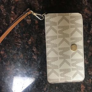 Michael kors wristlet